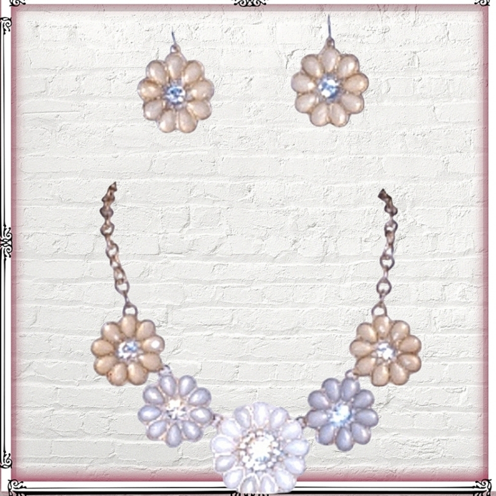 Retro 90s Oversized Daisy Necklace & Earrings Set